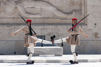 Эвзоны / Эвзоны - гвардейцы, охраняющие Президентский дворец в Афинах