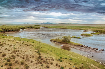 Река Орхон в пасмурный день / Июнь 2019г, Орхон (Монголия)
