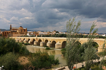 Римский мост / Римский мост через Гвадалквивир в Кордове. Испания.