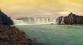 Понятный кадр / водопад Исландия