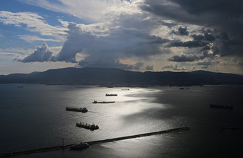 Непогода / Вид на Гибралтарский залив (залив Альхесирас) с Гибралтарской скалы.