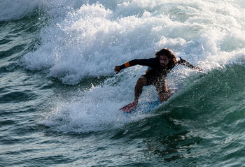 Just surf it! / Вечерний серф на пляже Зурриола, Сан-Себастьян, Испания
