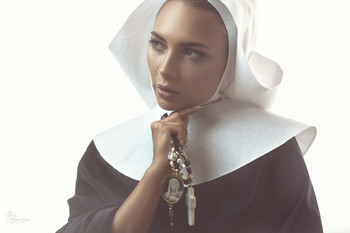 Монахиня / ***