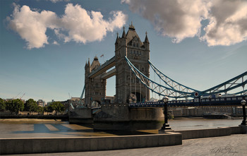 Известный мотив / Тауэрский мост - единственный в Лондоне, который разводят для прохода кораблей!
