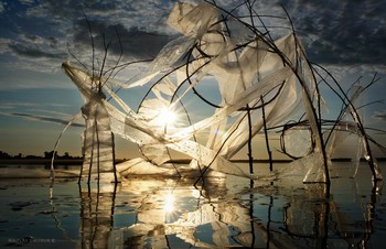 ловушка для солнца. прилив / авторская инсталляция. Холмогоры. июль 2019 

music: Paul McCartney - Summer's Day Song
https://www.youtube.com/watch?v=cqZeEG1pnHg