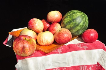 арбуз и яблоки / натюрморт