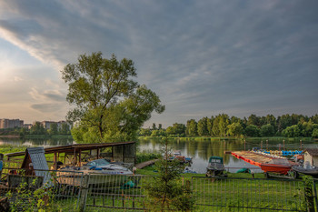 Раннее утро на лодочной. / Утро в Конаково. Лодочная станция.