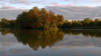 вечер на озере / вид на перешеек