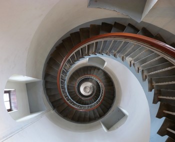 &nbsp; / Blick abwärts im Leuchtturm Lyngvig Fur, Dänemark, Nordsee