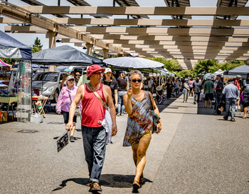 Общий план / Блошиный рынок 8