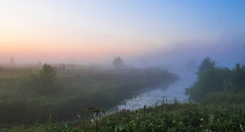 В поле у озера. / Летний рассвет у озера Сосновое.