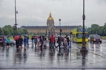 В Париже тоже бывают дожди.. / _______