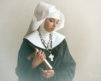 Монахиня / ***