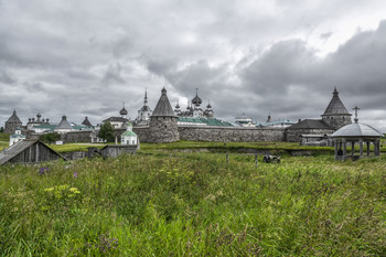Соловецкие зарисовки (хмурое утро) / лето, Соловецкий архипелаг, Спасо-Преображенский Соловецкий Ставропигиальный Мужской Монастырь