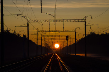 Солнце приехало / восход солнца на железной дороге