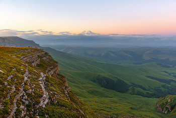 Рассвет на плато Большой Бермамыт (2592 м) / Карачаево-Черкесия