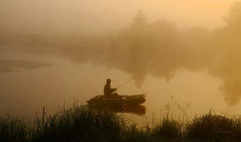 На утренней заре. / Лето. Туман на озере Сосновое.