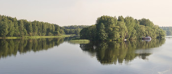 Проплываем берега по тихой утренней воде... / Необъятная река Волга - матушка...