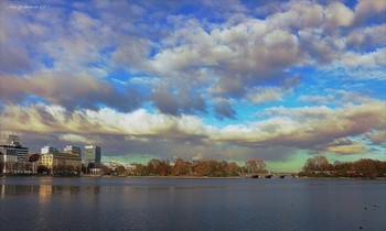 Alster Hamburg / Альстер - искусственное озеро в центре Гамбурга, любимое место отдыха горожан и туристов. 
Альбом «Лайнеры, парусники, пароходы»: http://fotokto.ru/id156888/photo?album=62974#
Альбом «Гамбург. Озеро Альстер, каналы»: http://fotokto.ru/id156888/photo?album=62939#