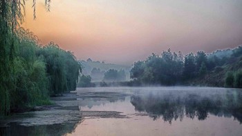 рассвет на озере / Утренний свет на озере