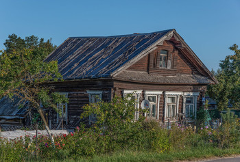 «Триколор ТВ» в каждую избу»... / Окрестности Конаково.