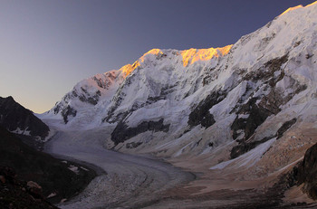 Утро над Безенгийским ледником / Кавказ. Безенги