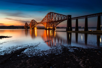 &nbsp; / Die Forth Bridge ist eine zweigleisige Eisenbahnbrücke über den Firth of Forth, dem weit ins Land reichenden Mündungstrichter des Flusses Forth in Schottland, und Weltkulturerbe.