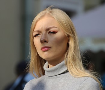 Прохожая / ***