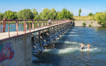 Водные процедуры / Плотина на реке Быстрая Сосна.