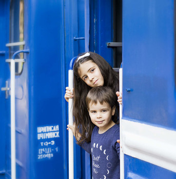 путешествие на поезде / путешествие детей на детской железной дороге в Минске