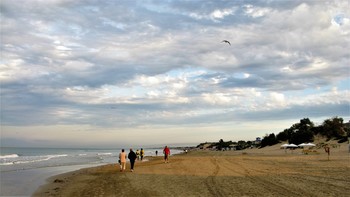 Конец сезона / прохладное осеннее утро на море