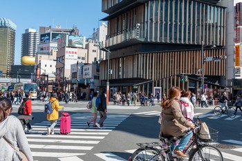 Один из перекрестков Токио / Один из перекрестков Токио в районе Асакуса.