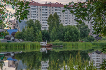 &quot;Среди листвы зелёной, у небольшой реки...&quot; / Конаково, дома на берегу Донховки.