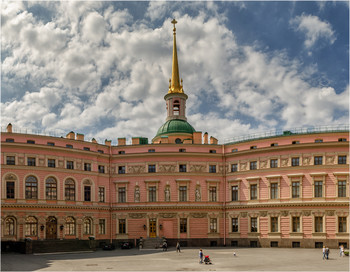 Михайловский замок / СПБ. Летом.