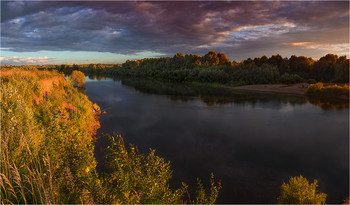 Вечерняя река с рыбаком / ***