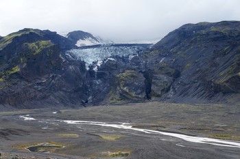 Замороженная угроза / Под ледником Эйяфьятлайокудль прячется вулкан, который извергся в апреле 2010 г.