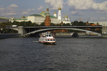 Вид на Московский Кремль и Большой Каменный мост / Вид на Московский Кремль и Большой Каменный мост