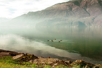 одно прекрасное утро / Озеро в горах, Италия