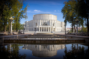 отражение / Театр оперы и балета в Минске