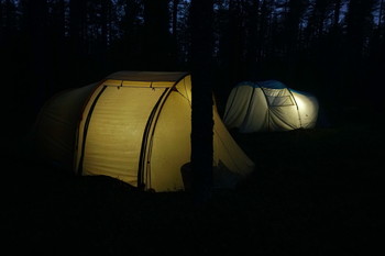 Сентябрьской ночью / Тихая ночь в палатке, стоящей в сосновом бору - что ещё нужно для здорового сна?