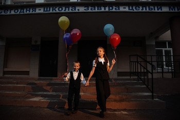 Сегодня школа - завтра целый мир / модели Иван и Ангелина Табаковы
причёска Галина Князева