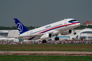 SSJ-100 / Взлет самолета Сухой СуперДжет на авиасалоне МАКС-2019
