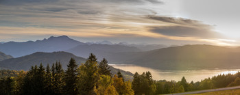  / Panorama vom Gahberg in Richtung Attersee