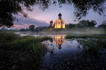Свет в ночи / Церковь Покрова на Нерли