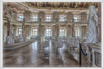 Hochzeitssaal -Хохзейцаал / Bibliothek im Kloster Bad Buchenau
Das Standesamt mietet sich ein für Trauungen und Festreden.

Библиотека в монастыре Бад-Бученау
ЗАГС арендует для свадеб и торжественных выступлений