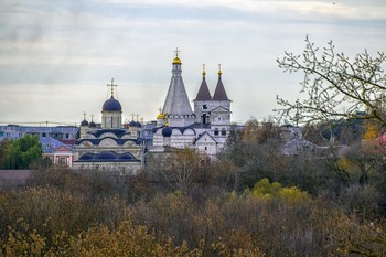 Вид на Серпуховской Введенский Владычний женский монастырь / Прогулки по Серпухову.