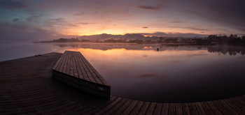 &nbsp; / Sonnenaufgang am Wallersee, Panorama aus 5 Einzelbildern