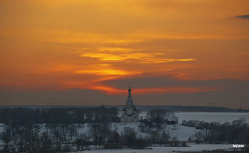 небо для Анатолия / Шел я к высокому небу не зря
Спал укрываясь большими снегами
Но зато я узнал что такое заря
Там за облаками...