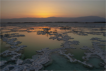 &quot;Узоры&quot; на воде... / Израиль,Мертвое море