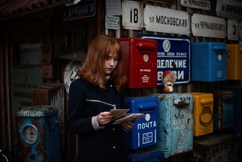 Летят от тебя конверты / модель Карина Шевцова
причёска Галина Князева
локация «Приют старой техники в Бурцево»